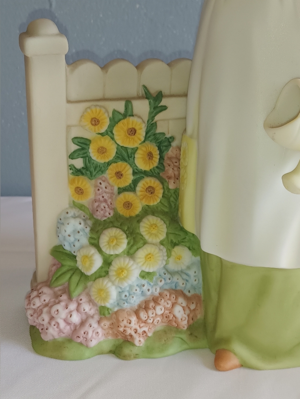 𝐀𝐕𝐎𝐍 𝐌𝐫𝐬.𝐀𝐥𝐛𝐞𝐞 𝟐𝟎𝟎𝟖 𝐓𝐞𝐧𝐝𝐢𝐧𝐠 𝐇𝐞𝐫 𝐆𝐚𝐫𝐝𝐞𝐧 𝐅𝐢𝐠𝐮 - Picture 4 of 17